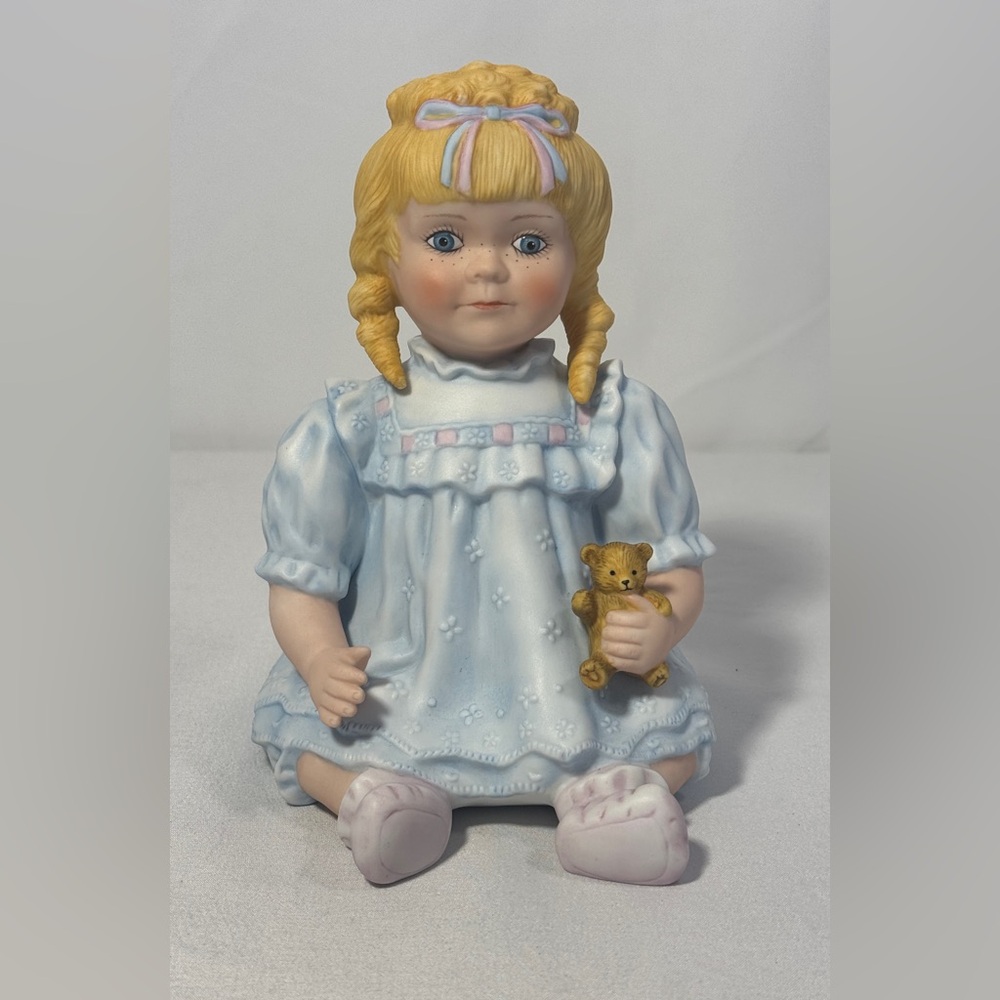 Vintage Gina Camelot Porcelain 7” Doll Handcrafted QVC Limited Figurine 355/5000